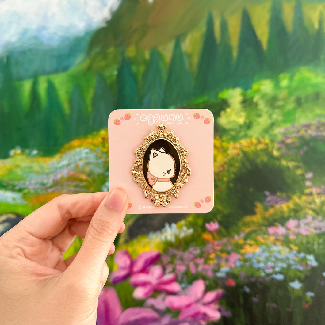 enamel pin - gold framed cat (standard)